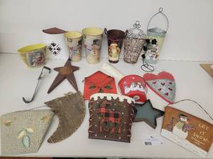 lot 31 image: Beautiful 17 Piece Vintage Metal Decor
