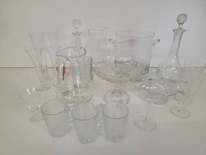 lot 34 image: Huge Vintage Crystal Collection