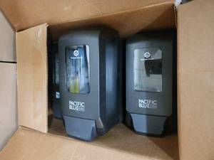 lot 91 image: 13 Pacific Blue Soap Dispensers-Used