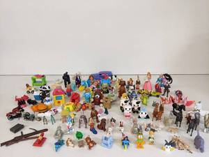 lot 42 image: Huge Collection of McDonalds, Burger King and Other Vintage Toys