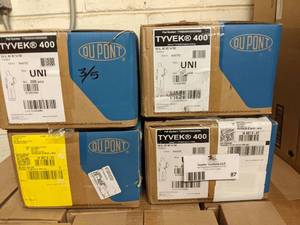 lot 87 image: 800 Tyvek Sleeves( 4 boxes 200 each)