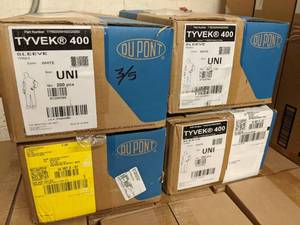 lot 89 image: 800 Tyvek Sleeves( 4 boxes 200 each)