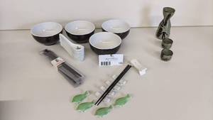 lot 123 image: Stunning 31 Piece Japanese Ceramic Serving Set