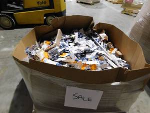 lot 21 image: pallet lot of Misc hardware items, most new