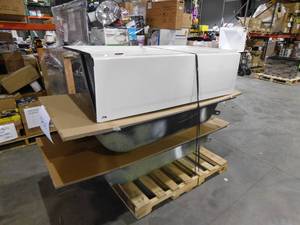 lot 25 image: 3 bath tubs