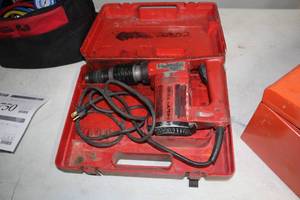 lot 754 image: Hilti TE 22 Hammer Drill, Case
