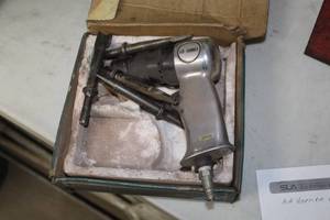 lot 749 image: Pneumatic Hammer Chisel Kit, Chisels, Wood Box