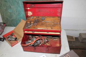 lot 751 image: Black & Decker 331 Vibro-Centric 55-degree Heavy Duty Driver, Attachments, Metal Case