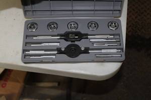 lot 752 image: Sears Craftsman Kromedge 952056 Tap & Die Set Metric 12-piece 5-cut (New )