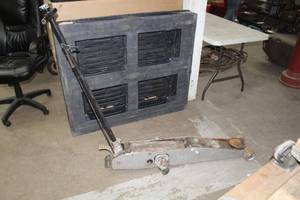 lot 725 image: Sears Hydraulic Floor Jack