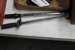 lot 768 image: Lot of (2) Torque Wrenches