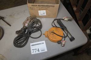 lot 774 image: Lot of (2) Work Lights