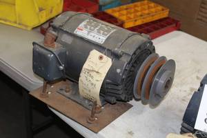 lot 816 image: Dayton 3KW34A Energy Efficient Industrial Motor 3-Phase