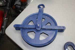 lot 834 image: 12 Swivel Hook Block