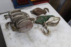 lot 855 image: Lot of (5) Snatch Block with Hook