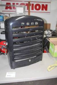 lot 895 image: Ford Truck Grill