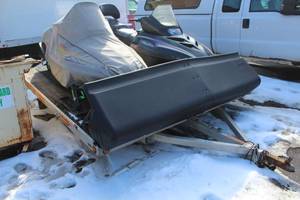 lot 557 image: Sled Bed 11 Single Axle Snowmobile Trailer