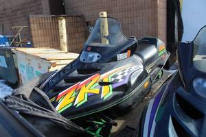 lot 556 image: 1995 Artic Cat 600 ZRT Snowmobile
