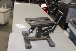 lot 579 image: HC2 Height Control System MotorcycleATV Lift Stand