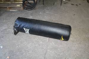lot 595 image: Everlast Punching Bag