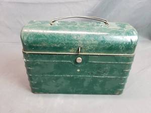 Vintage Green Metal Lunchbox
