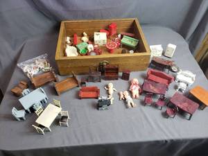 Vintage Dollhouse Furniture, Some Redwall