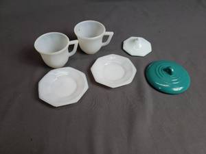 Akro Agate Cups, Saucers, Lid.