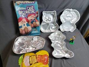 Decorative Cake Tins and Topper