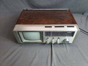 Vintage RCA Portable TV Radio
