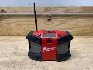 lot 26 image: MILWAUKEE M12 12-Volt Lithium-Ion Cordless Job-Site Radio (Tool-Only)