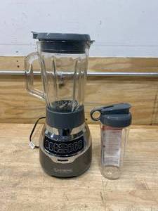 lot 81 image: BLACKDECKER PowerCrush 48-oz Stainless Steel 900-Watt Pulse Control Blender