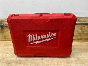 lot 33 image: MILWAUKEE M12 12-Volt Lithium-Ion Cordless HammerVac Universal Dust Extractor with Case (Tool Only)