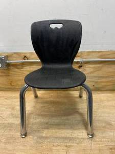 lot 70 image: ToddlerKids Chair