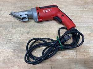 lot 3 image: MILWAUKEE 6.8 Amp 18-Gauge Shear