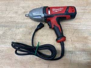 lot 4 image: MILWAUKEE 9071-20 12-Inch Impact Wrench