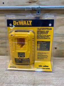 lot 45 image: DEWALT (DC9319) 1 Hour Vehicle Charger