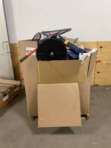 lot 121 image: Gaylord Full of Store Returns