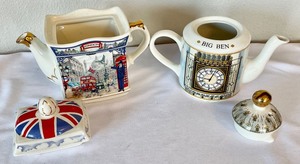 2 London Themed Teapots