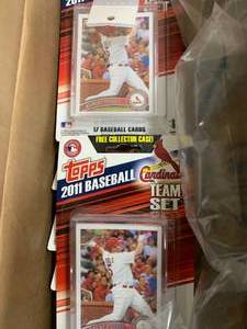 lot 22 image: TOPPS BASEBALL CARDS