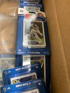 lot 23 image: TOPPS BASEBALL CARDS