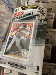 lot 24 image: TOPPS BASEBALL CARDS