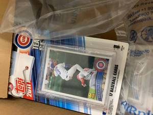 lot 28 image: TOPPS BASEBALL CARDS