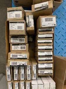 lot 52 image: ASSORTED BALDWIN HINGES