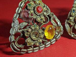 lot 23 image: Unique Pair of Vintage Art Deco Clip On Pins