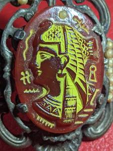 lot 21 image: Antique Nefertiti Cameo Glass Brooch