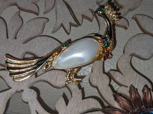 lot 134 image: 3 Vintage Jelly Belly Style Brooches