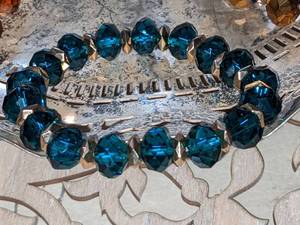 lot 200 image: 6 Vintage Stretch Bracelets wGlass Beads