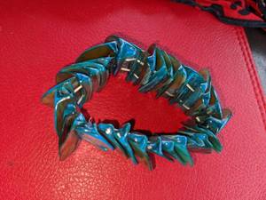 lot 125 image: Stretch Bracelet wBlue Mother of Pearl Disks