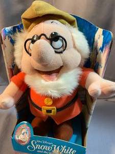 lot 260 image: Walt Disneys Snow White and the Seven Dwarfs - DOC Plush Doll
