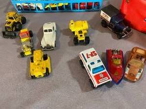 lot 261 image: Vintage Matchbox Car 24 Case and 33 Cars